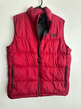 The North Face Men's burgundy Puffy Insulated Vest